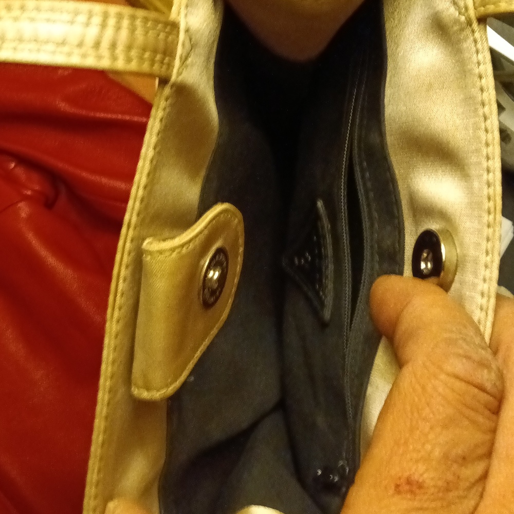 Small Guess purse.  Golden beige.  Good condition. - Picture 5 of 5